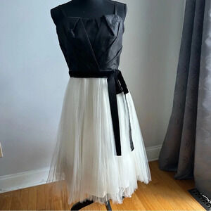WHBM Black & Ecru Strapless, Tulle Dress w/Velvet Belt. Zip-up Back Closure.